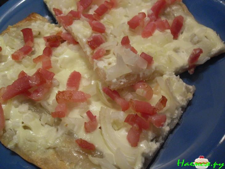 Пламенный пирог (Flammkuchen) Пламенный пирог (Flammkuchen)