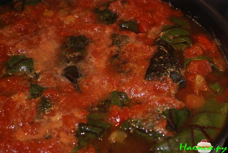 Маленькие голубцы в свекольных листьях Маленькие голубцы в свекольных листьях