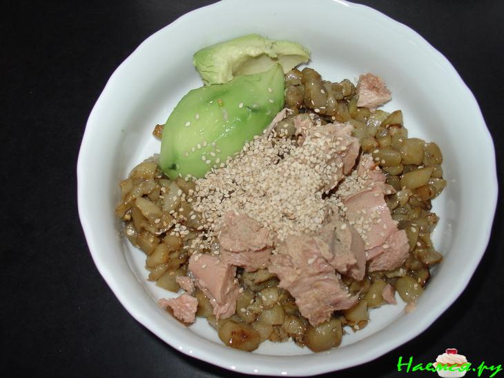 Баклажановый дип с авокадо и тунцом Баклажановый дип с авокадо и тунцом