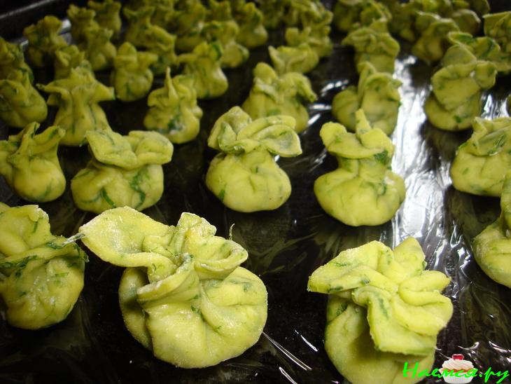 Тортеллини или маленькие пельмени в сливочном соусе