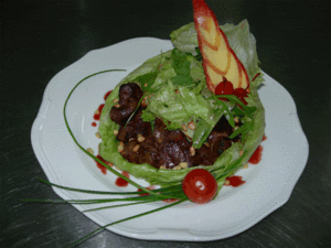 Салат из куриной печени с виноградом