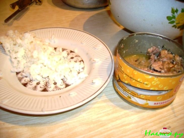 Рыбные котлетки из сайры и риса