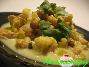 Карри с курицей, нутом, цветной капустой и кокосовым молоком