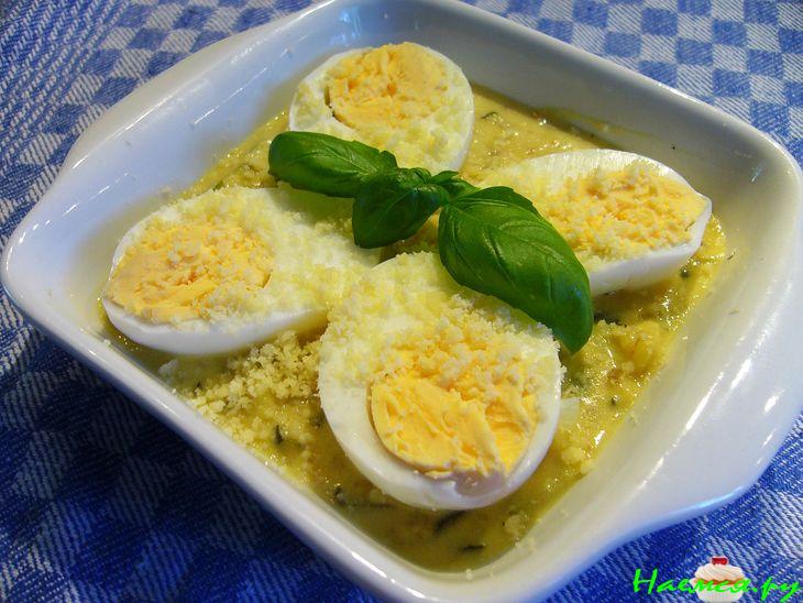 Яйца с соусом из цуккини с горчицeй