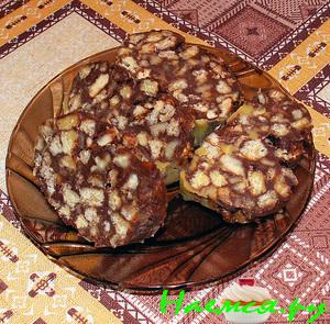 Сладкая "Колбаска" с печеньем и орехами