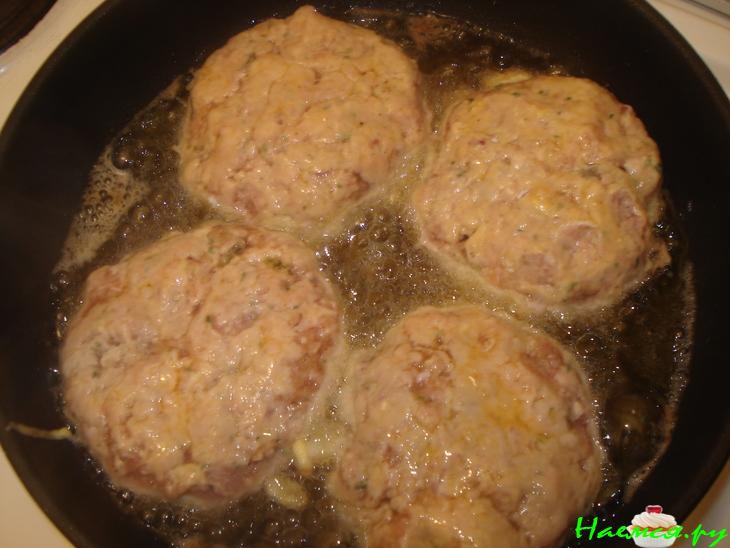 Биточки рубленые "Буковинские" фаршированные Биточки рубленые "Буковинские" фаршированные