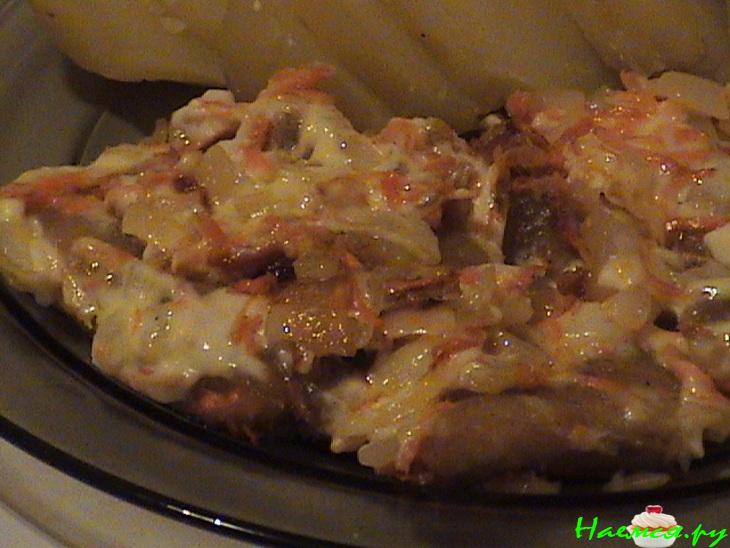Филе окуня под луково-морковной шубкой Филе окуня под луково-морковной шубкой