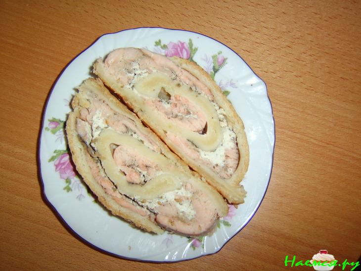 Пирог-рулет с рыбой