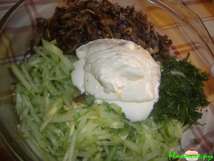 Салат из говяжьей печени с грибами