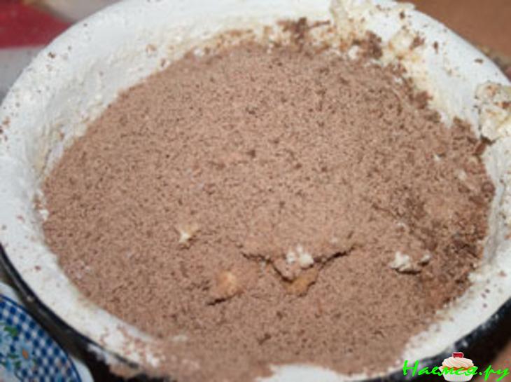 Кекс с горьким шоколадом и орехами