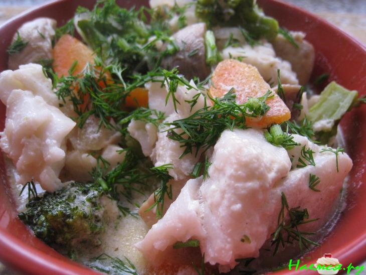 Рыбное рагу с брокколи и шампиньонами