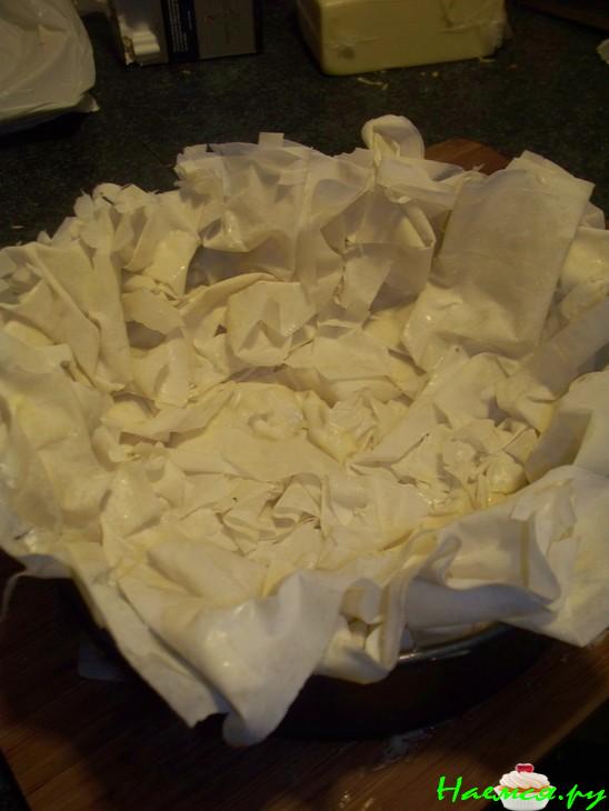 Пирог яблочный с творогом и винными сухофруктами в тесте фило 