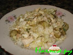 Салат с курицей и маринованными огурчиками