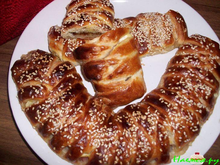 Рулет слоеный