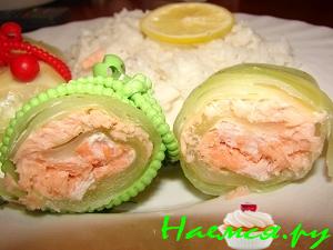 Рулетики с лососем