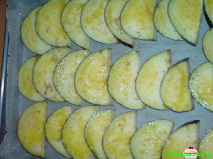 Баклажаны под пастой из красного перца