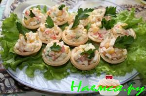 Тарталетки с крабовыми палочками