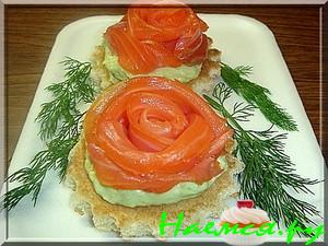 Тарталетки с семгой и кремом из авокадо