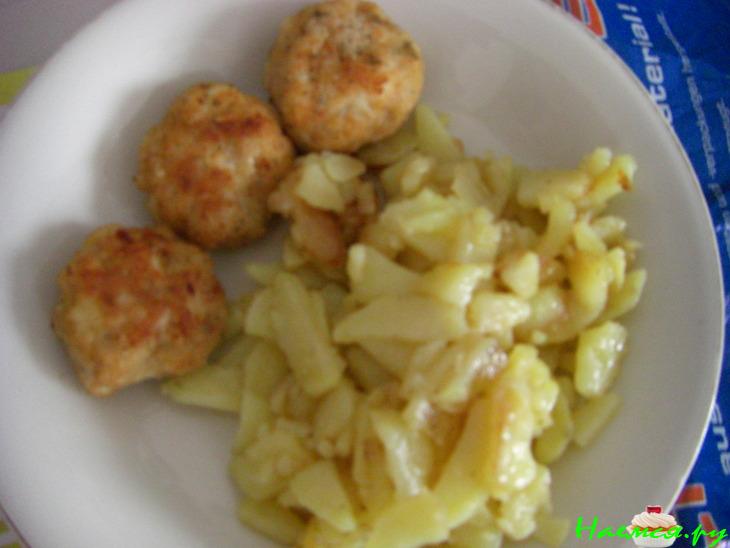 Мини-котлетки рыбные с жаренной картошкой