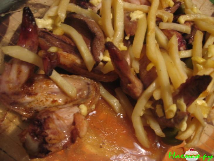 Куриные крылышки в соусе и с картошечкой фри... Куриные крылышки в соусе и с картошечкой фри...