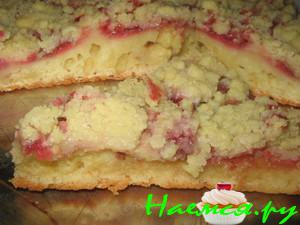 Пирог бисквитный с клубникой Пирог бисквитный с клубникой