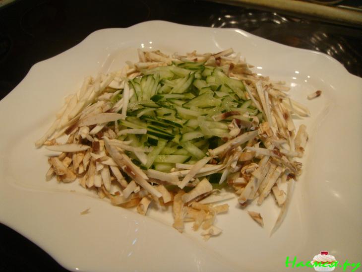 Салат с копченой курочкой