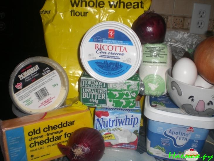 Луковый киш с пятью видами сыра