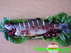 Форель, запеченная с гранатом