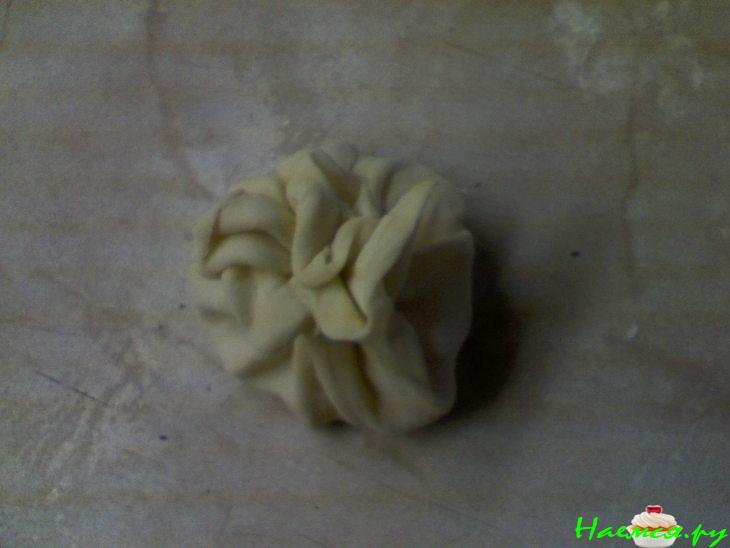 Слоеные мешочки с персиком и шоколадом Слоеные мешочки с персиком и шоколадом