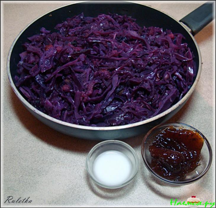 Краснокочанная капуста с можжевельником, вишней и яблоками Краснокочанная капуста с можжевельником, вишней и яблоками