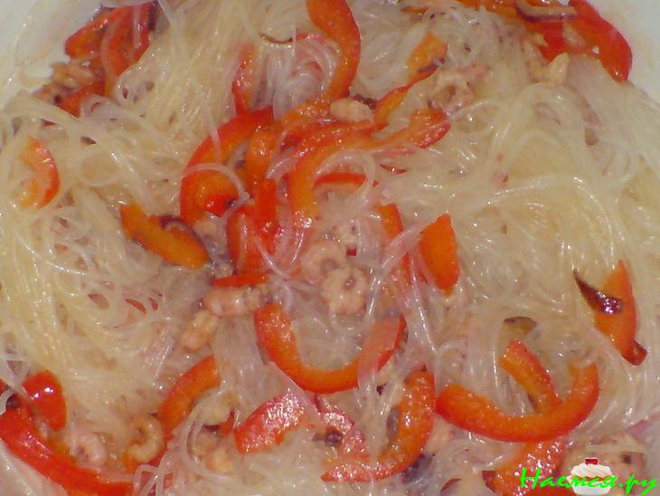 Салат из рисовой лапши с маленькими креветками Салат из рисовой лапши с маленькими креветками