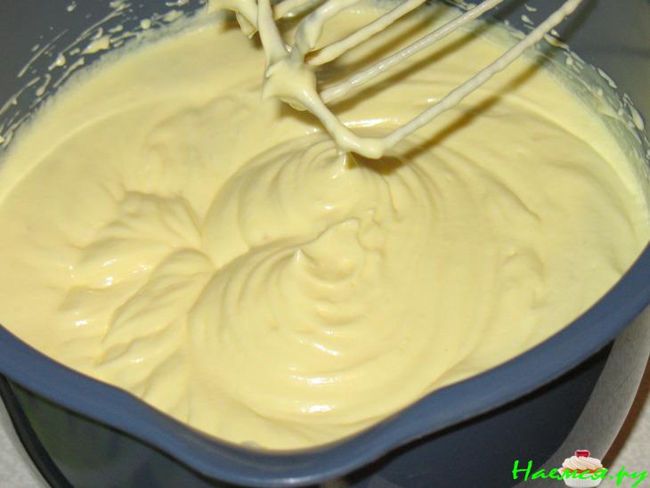 Безейный тортик с клубникой. Укутанный снегами и туманами