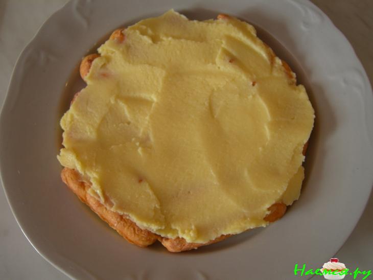 Десерт из профитролей с яблочными кремами