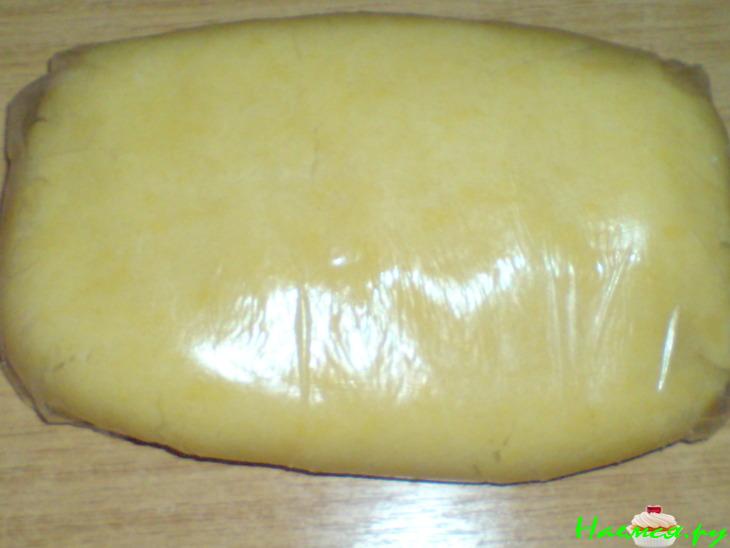 Сливовый пирог с корицей под творожной заливкой