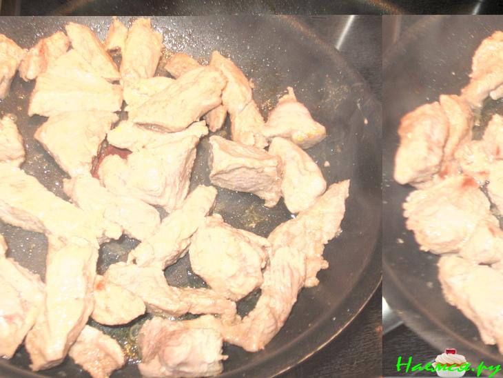 Телятина с черносливом и орехами в красном вине