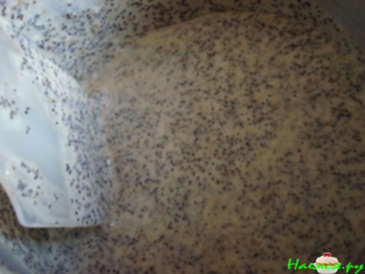 Маковый пирог-торт с творожной прослойкой Маковый пирог-торт с творожной прослойкой