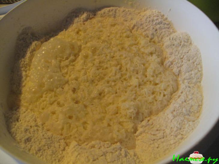 Луково-чесночно-сырный хлеб на пиве (быстро и просто в приготовлении)