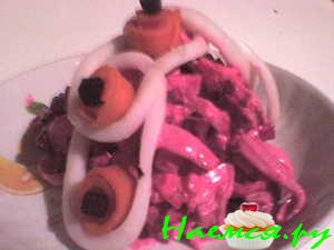 Салат с кальмарчиками, овощами и грибами