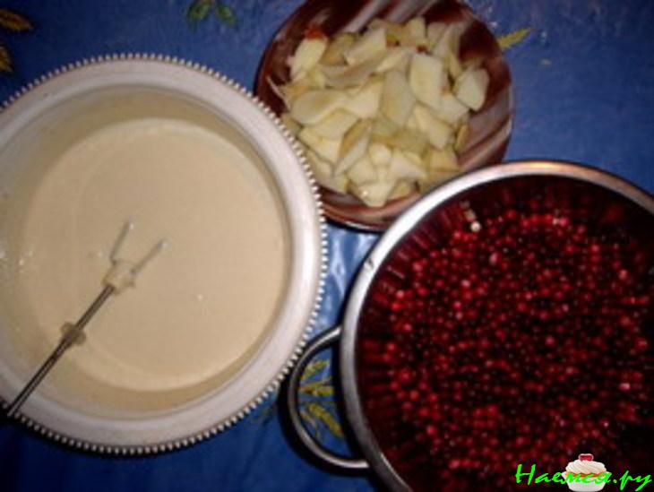 Сладкий пирог с брусникой и яблоками Сладкий пирог с брусникой и яблоками