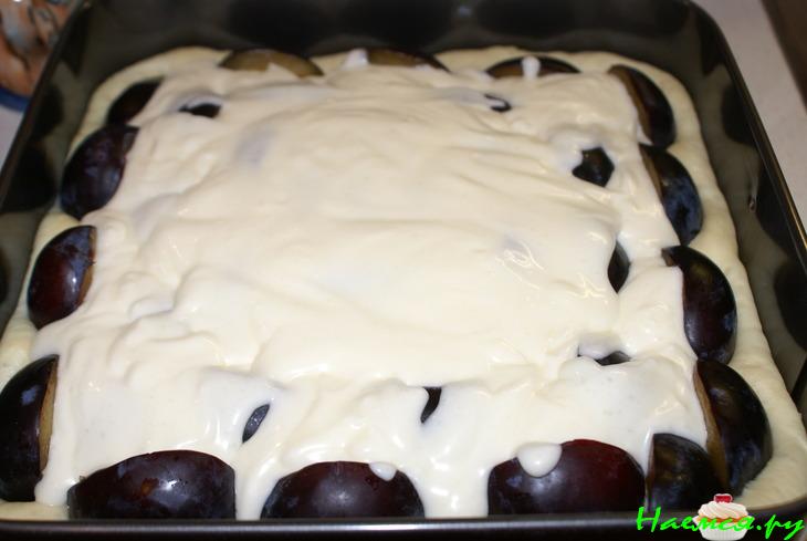 Сливовый пирог со сметанным кремом