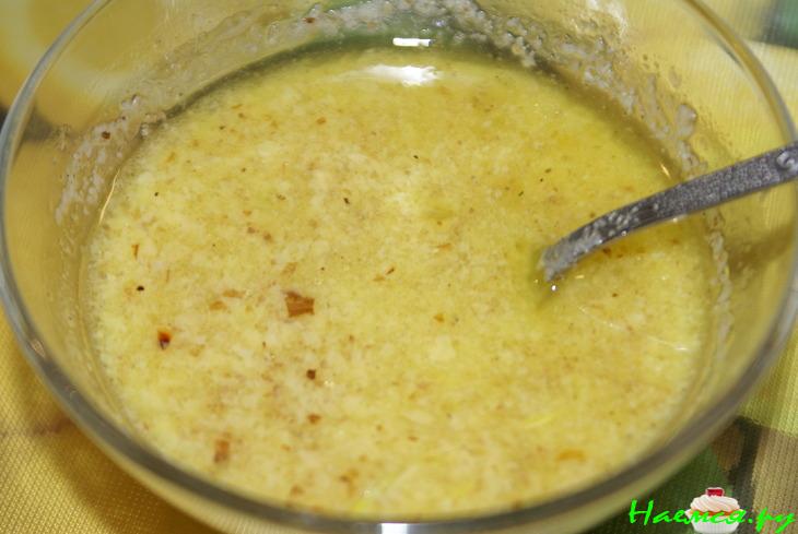 Салат из цветной капусты с изюмом, орехами и чесноком