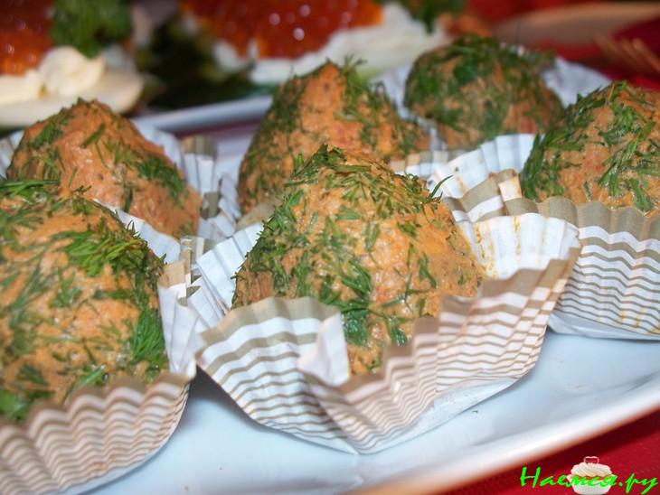 Паштет из куриной печени с песто из вяленых помидор Паштет из куриной печени с песто из вяленых помидор