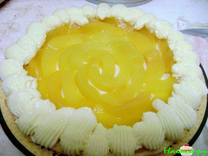 Торт "Юля" с персиком, грушей и физалисом Торт "Юля" с персиком, грушей и физалисом