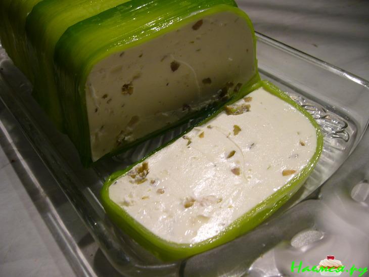 Террин из творожного сыра с горгонзолой и оливками