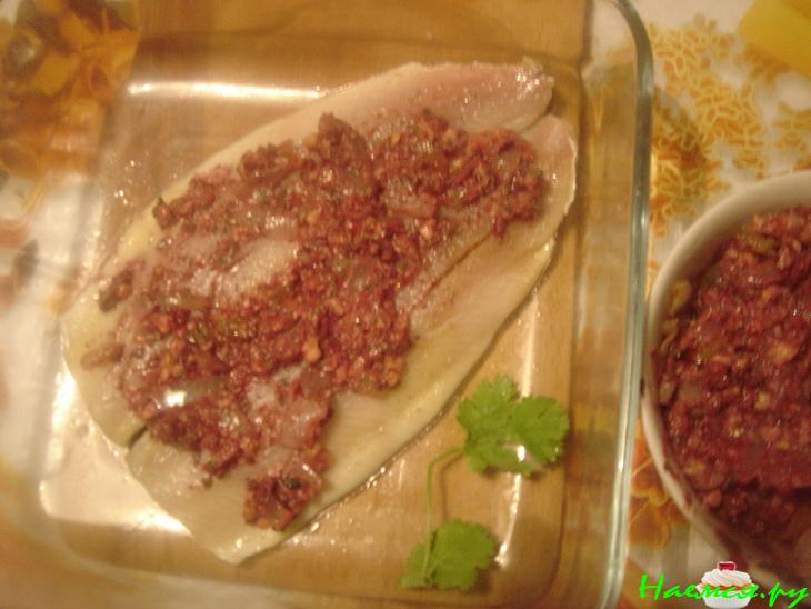 Запеченные рулетики из свежей сельди с брусникой Запеченные рулетики из свежей сельди с брусникой