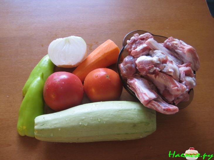 Свиные рёбрышки с кабачком