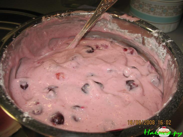 Творожно-йогуртовый пирог с вишней