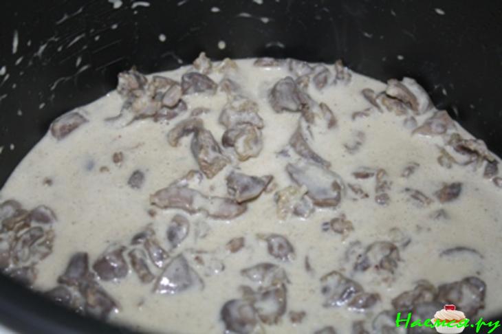 Куриные желудки в сметане