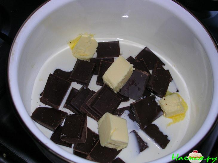 Шоколадный торт с кофейными куличиками из мороженного