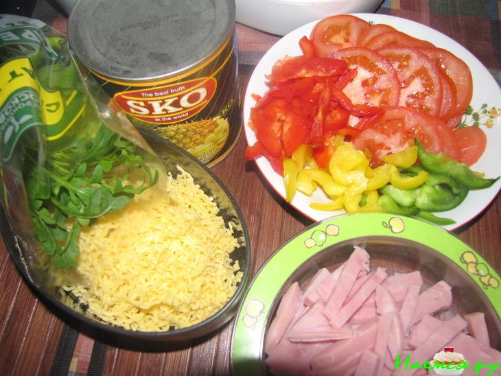 Пицца с ананасом и руколой Пицца с ананасом и руколой